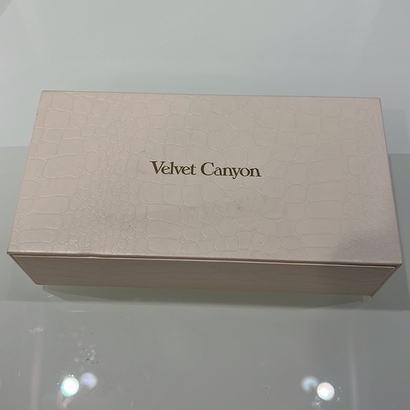 Velvet Canyon Femme Chat Glasses - Picture 7 of 7